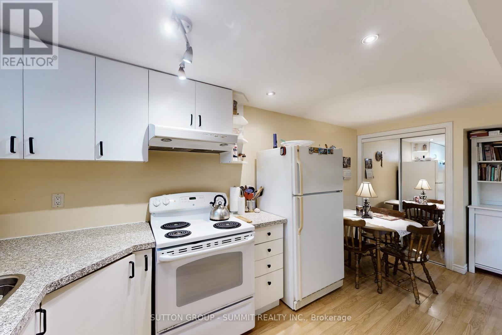 1249 Foxglove Place, Mississauga, Ontario  L5V 2N3 - Photo 38 - W12762364