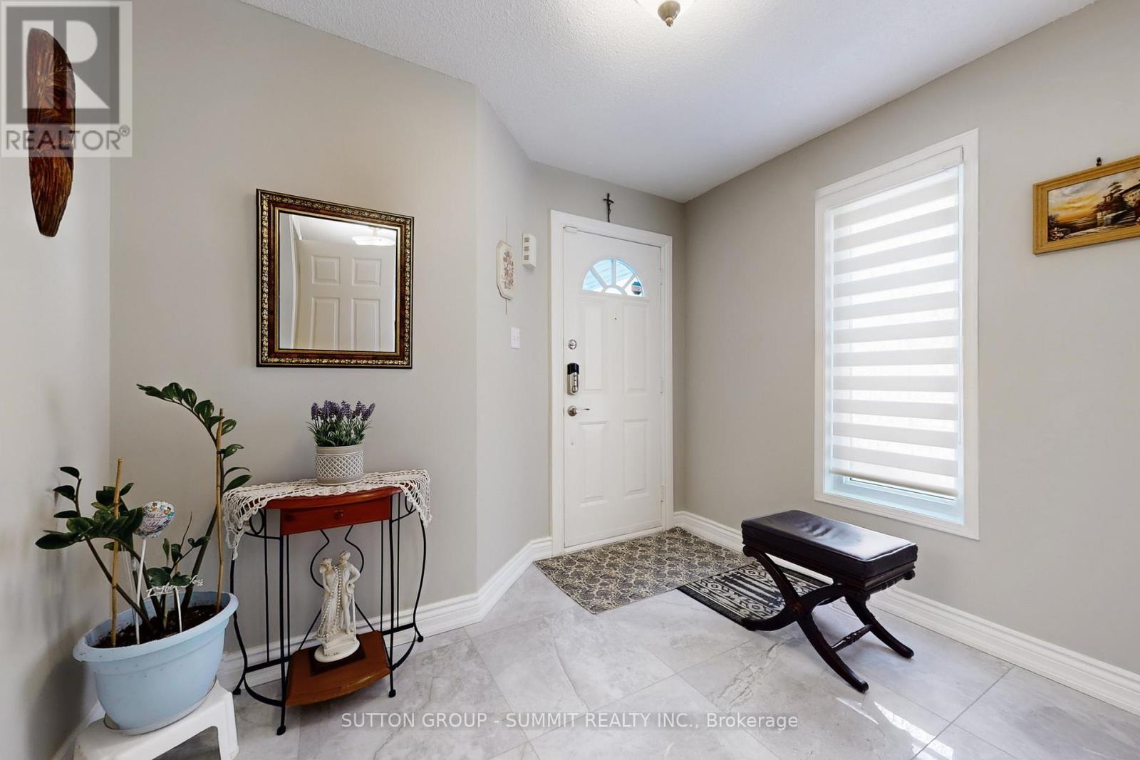 1249 Foxglove Place, Mississauga, Ontario  L5V 2N3 - Photo 4 - W12762364