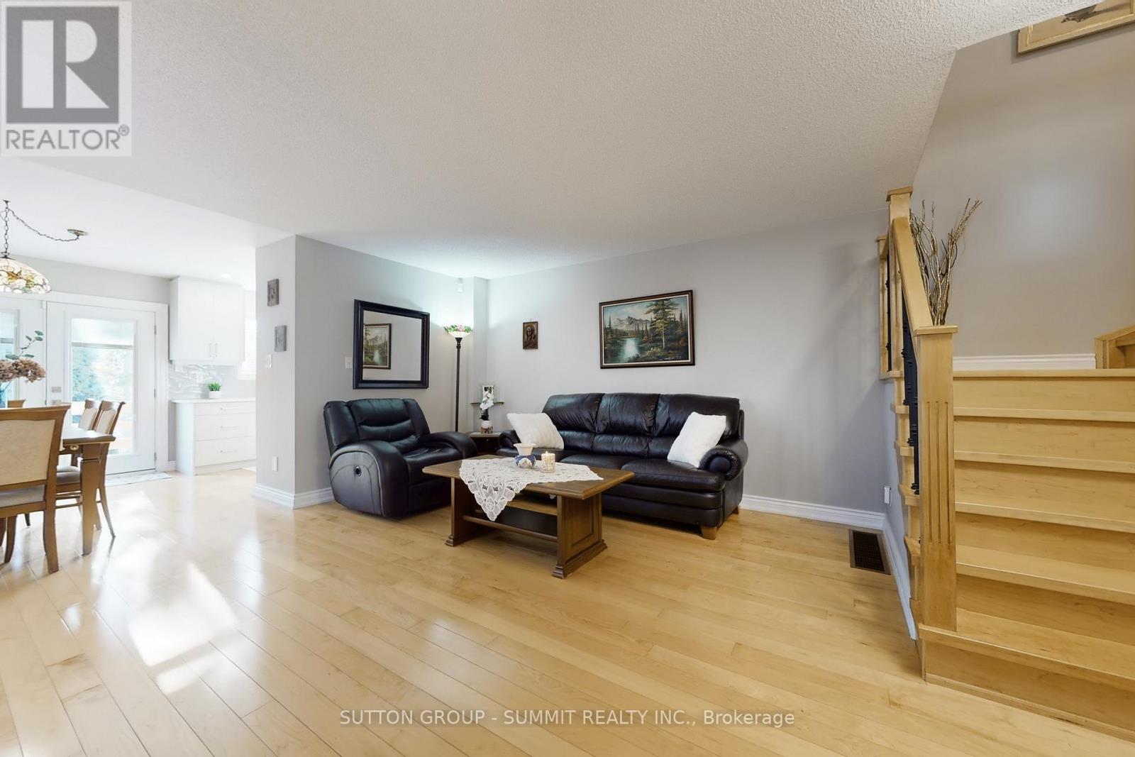 1249 Foxglove Place, Mississauga, Ontario  L5V 2N3 - Photo 6 - W12762364