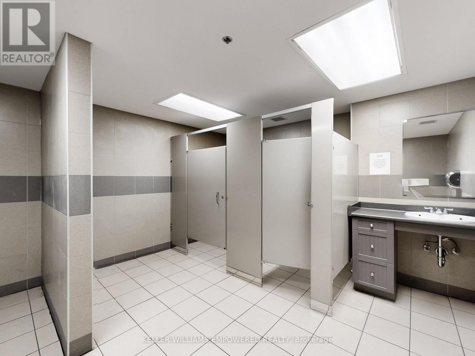 1060b Lorimar Drive, Mississauga, Ontario  L5S 1R8 - Photo 38 - W12762398