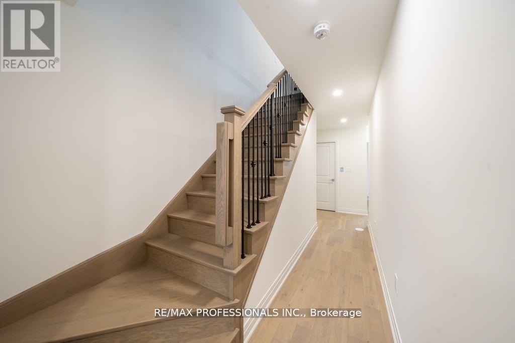 100 Salina Street, Mississauga (Streetsville), Ontario  L4M 1X8 - Photo 4 - W12762418