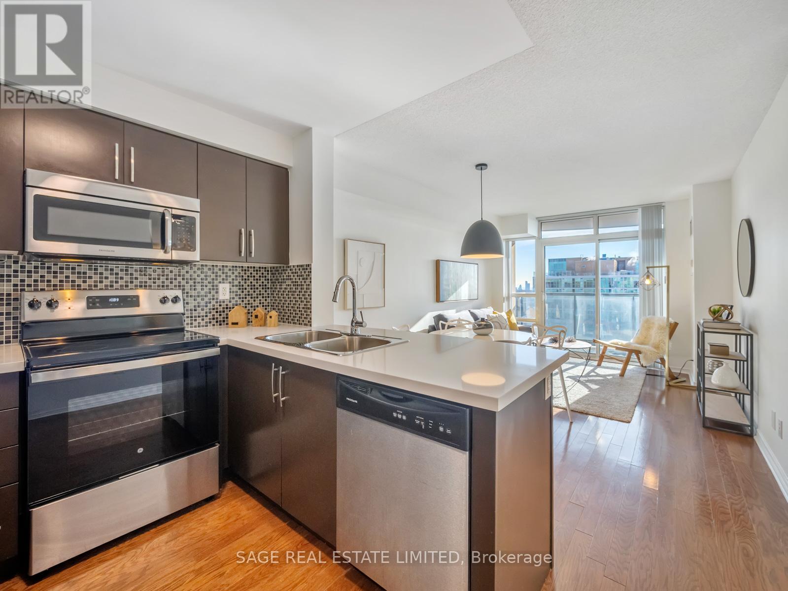 1605 - 3 Michael Power Place, Toronto, Ontario  M9A 0A2 - Photo 7 - W12762530
