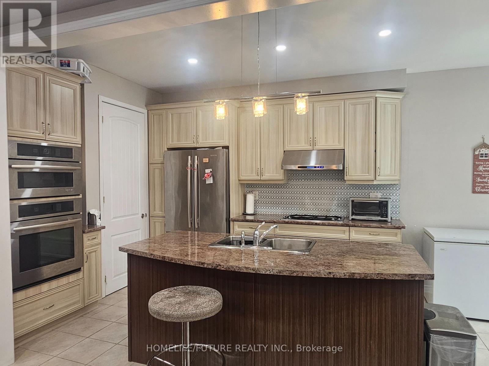 78 Enford Crescent, Brampton, Ontario  L7A 4C7 - Photo 5 - W12762532