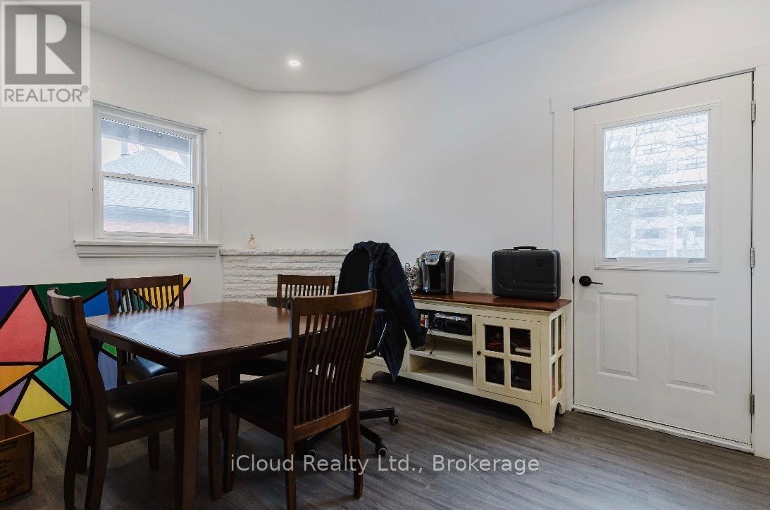 Upper - 2177 Lakeshore Road, Burlington, Ontario  L7R 1A5 - Photo 3 - W12762544