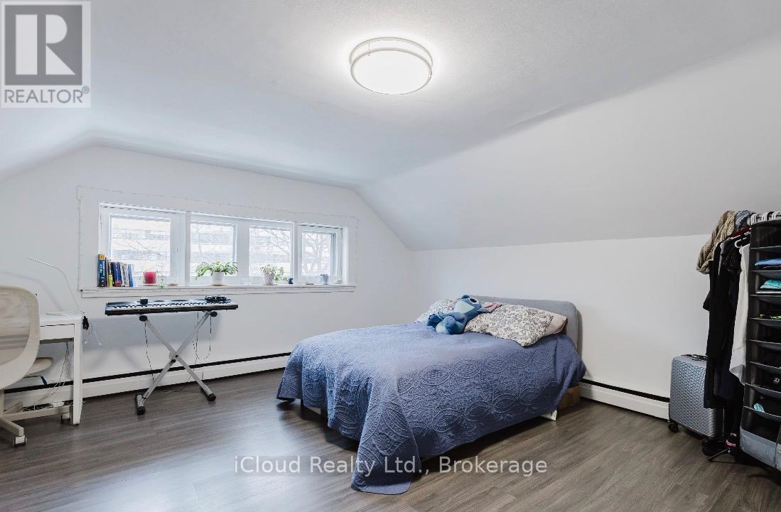 Upper - 2177 Lakeshore Road, Burlington, Ontario  L7R 1A5 - Photo 5 - W12762544