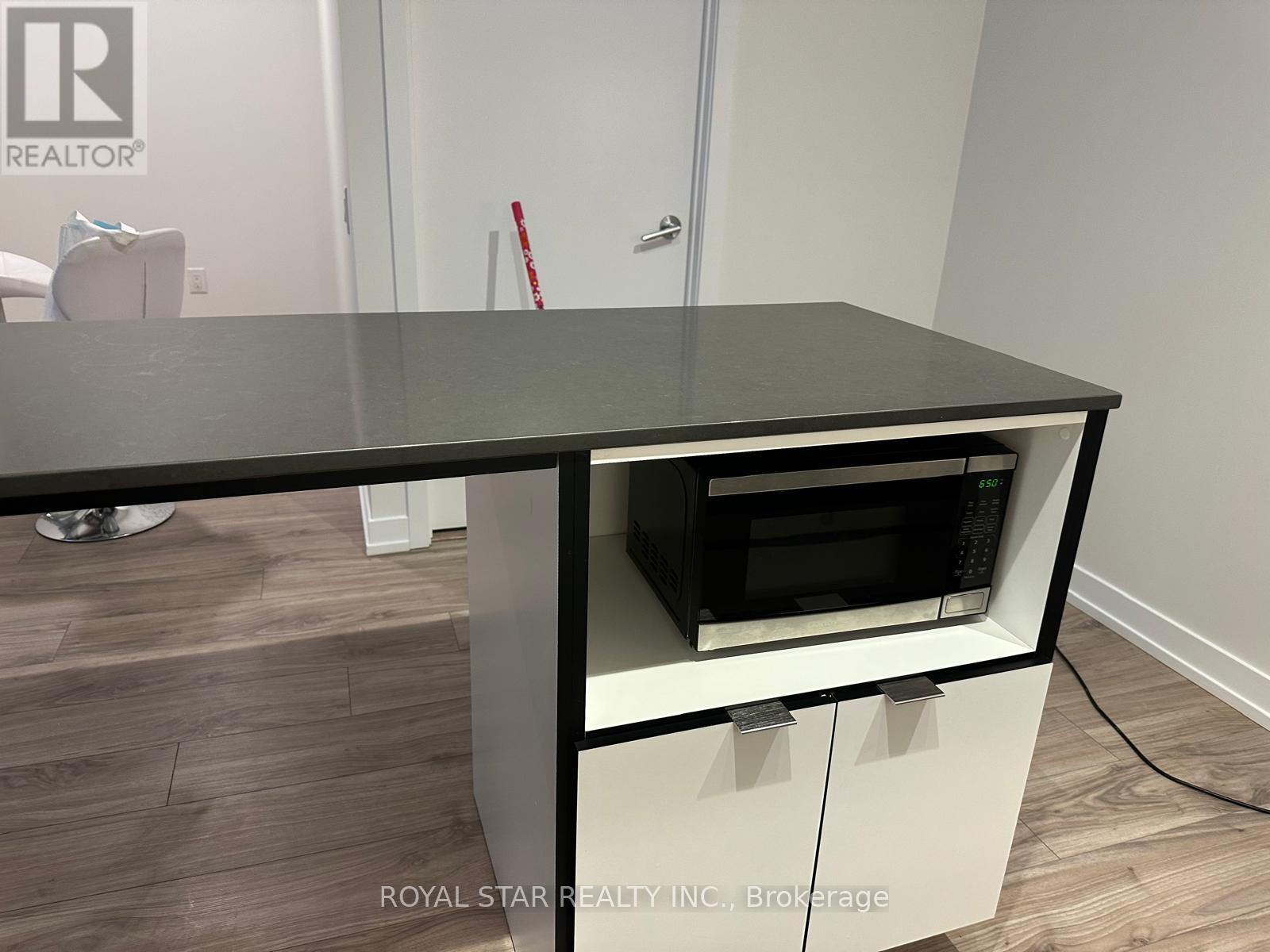 316 - 4065 Confederation Parkway, Mississauga, Ontario  L5B 0L4 - Photo 5 - W12762554