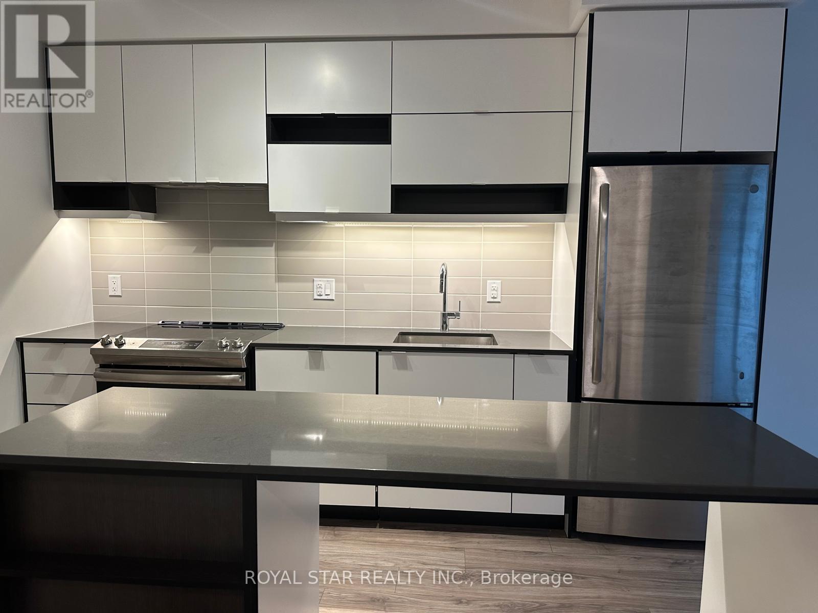 316 - 4065 Confederation Parkway, Mississauga, Ontario  L5B 0L4 - Photo 7 - W12762554