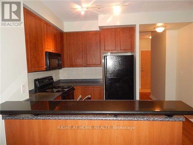 1810 - 220 Burnhamthorpe Road W, Mississauga, Ontario  L5B 3Y5 - Photo 4 - W12762572