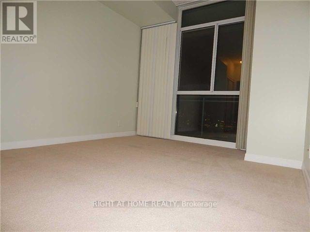 1810 - 220 Burnhamthorpe Road W, Mississauga, Ontario  L5B 3Y5 - Photo 7 - W12762572