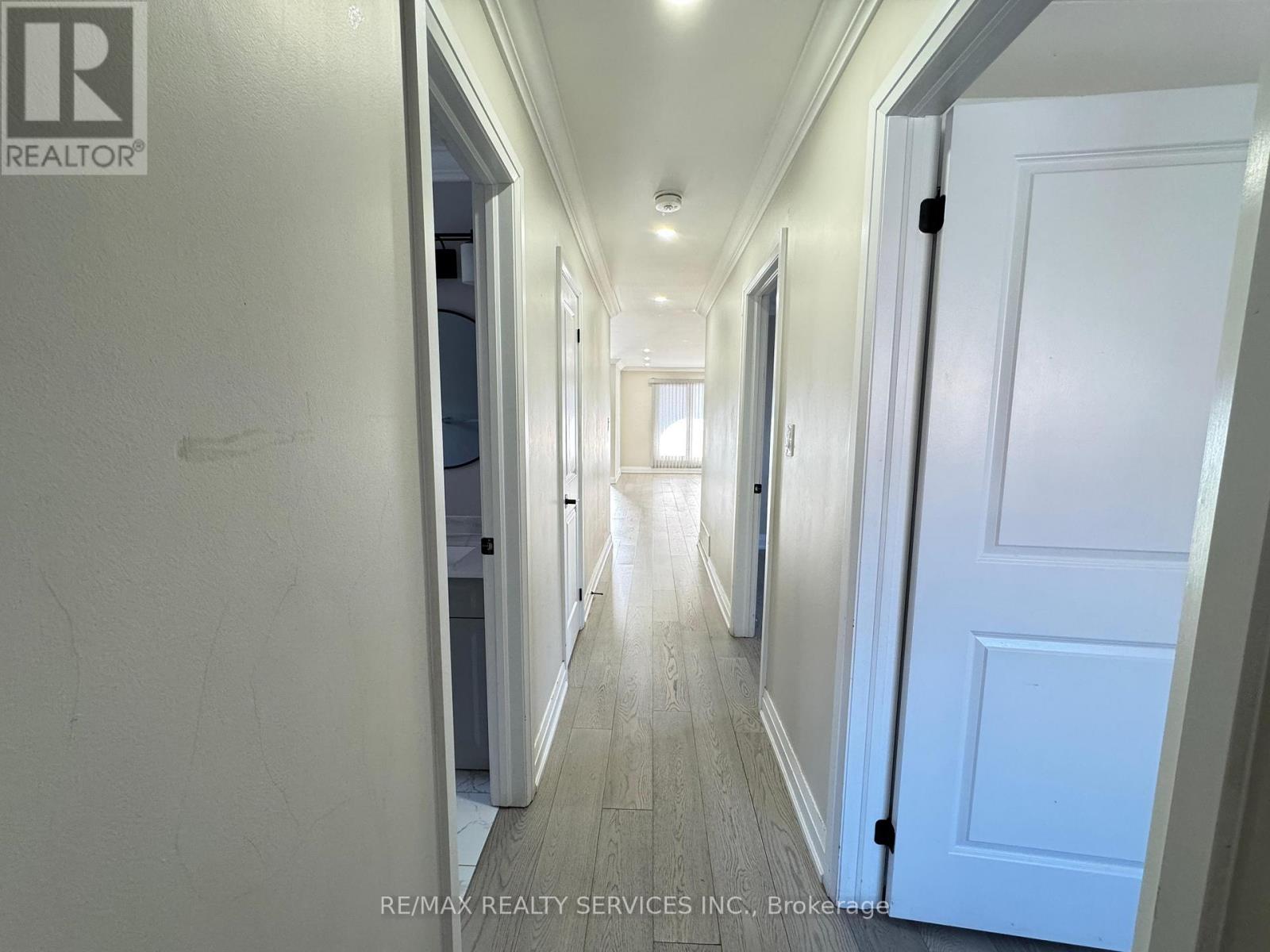 (Main Floor) - 52 Centre Street E, Brampton, Ontario  L6V 1T2 - Photo 7 - W12762574