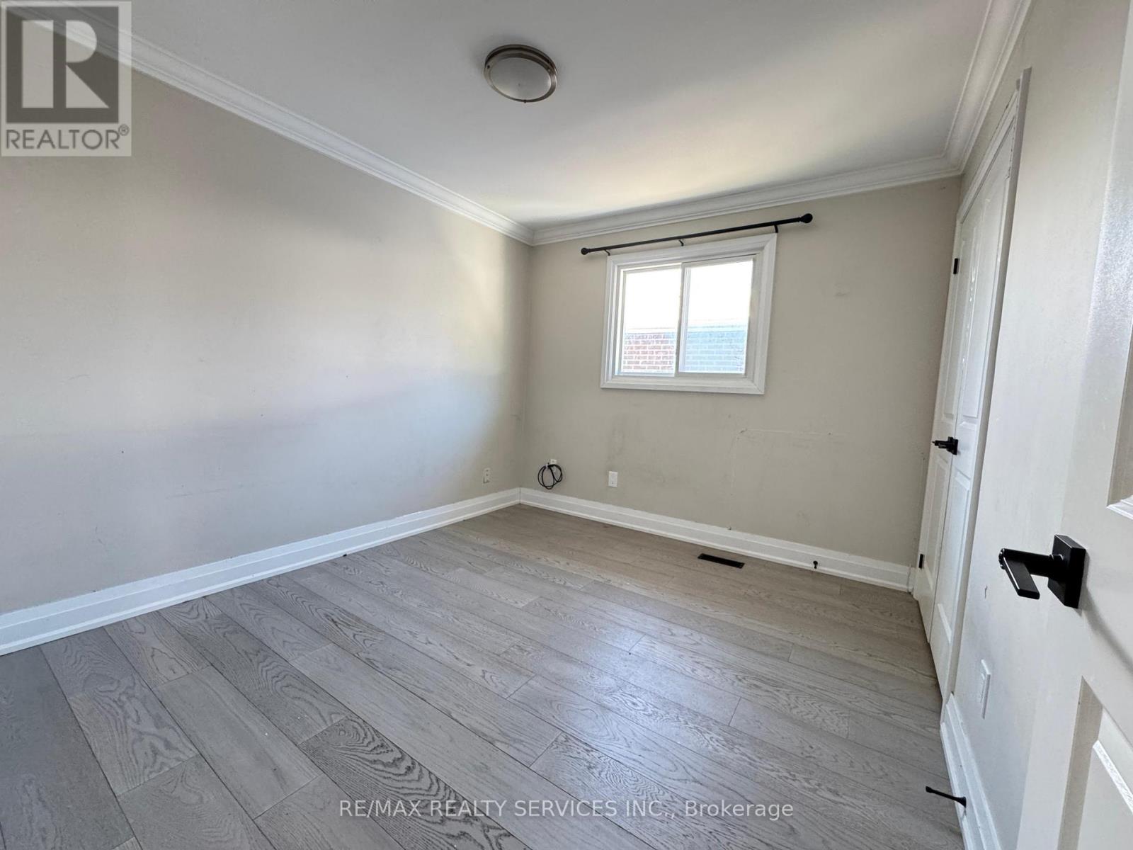 (Main Floor) - 52 Centre Street E, Brampton, Ontario  L6V 1T2 - Photo 8 - W12762574