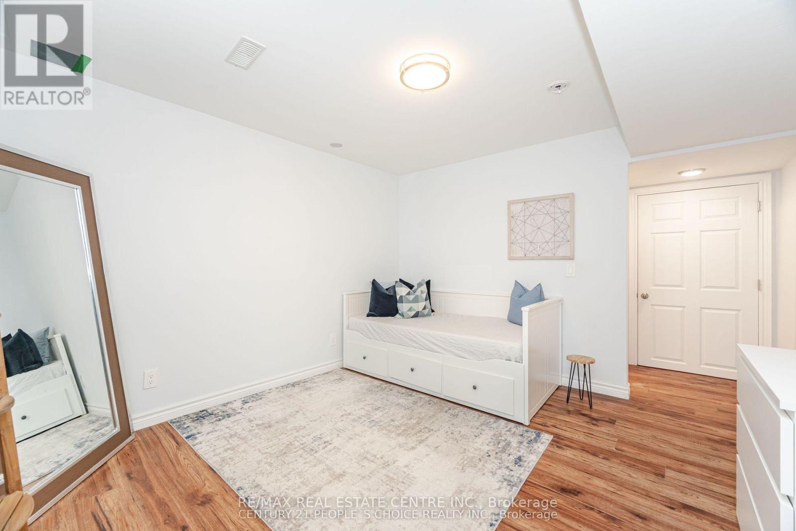 351 Holmes Crescent, Milton, Ontario  L9T 0T4 - Photo 8 - W12762586