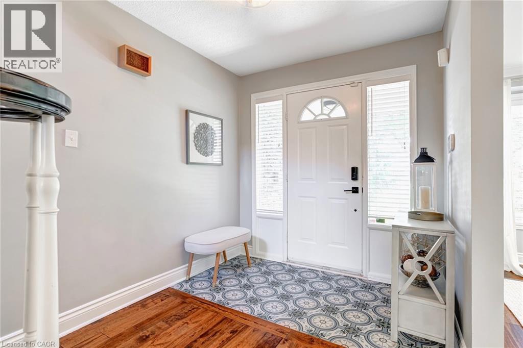 1807 Heather Hills Drive, Burlington, Ontario  L7P 2Z1 - Photo 2 - 40795896