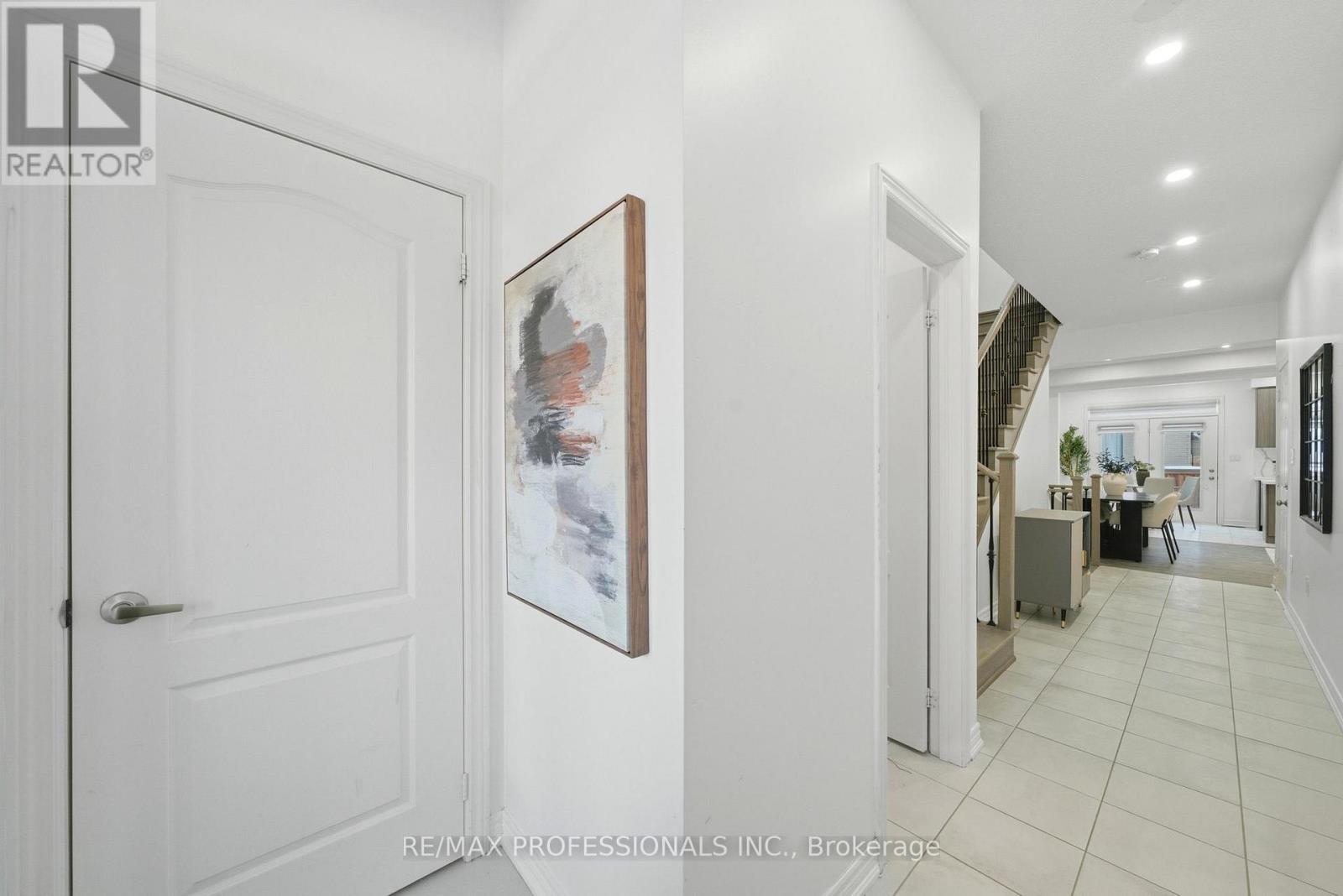 7 Westfield Crescent, Hamilton, Ontario  L8B 1Y1 - Photo 2 - X12762480