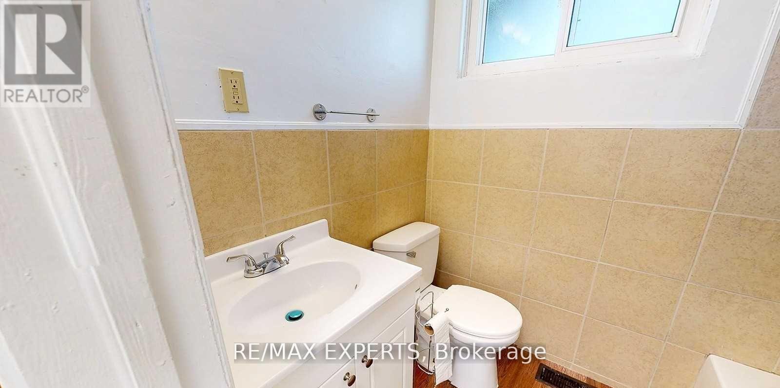 153 Ward Avenue, Hamilton, Ontario  L8S 2G1 - Photo 12 - X12762536