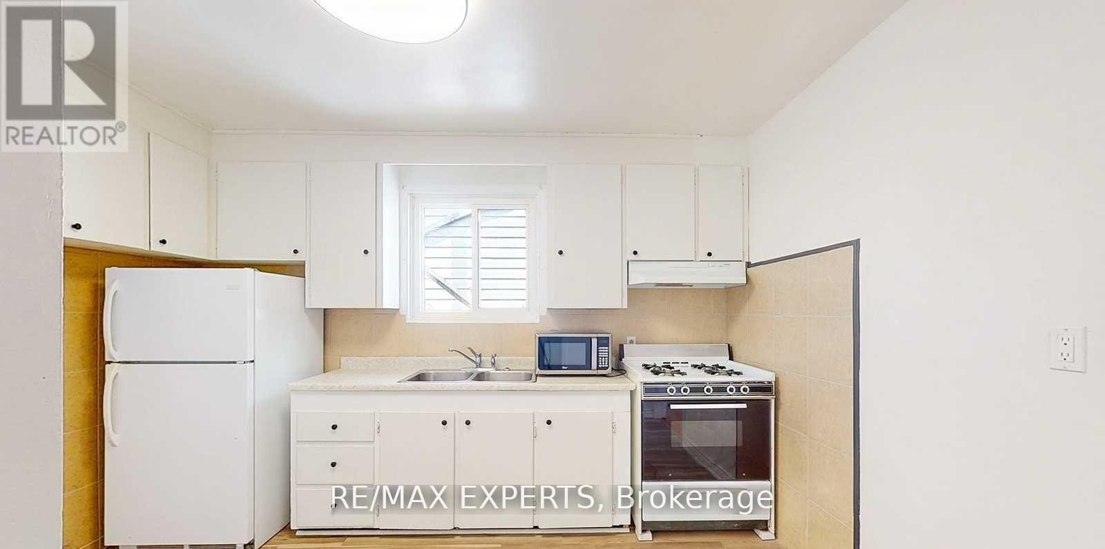 153 Ward Avenue, Hamilton, Ontario  L8S 2G1 - Photo 4 - X12762536