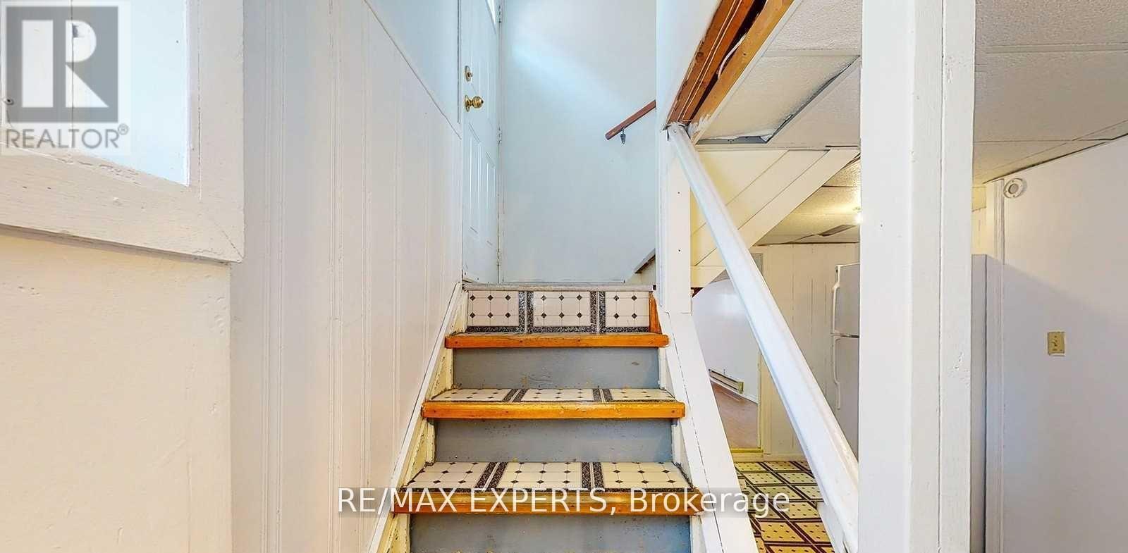 153 Ward Avenue, Hamilton, Ontario  L8S 2G1 - Photo 9 - X12762536