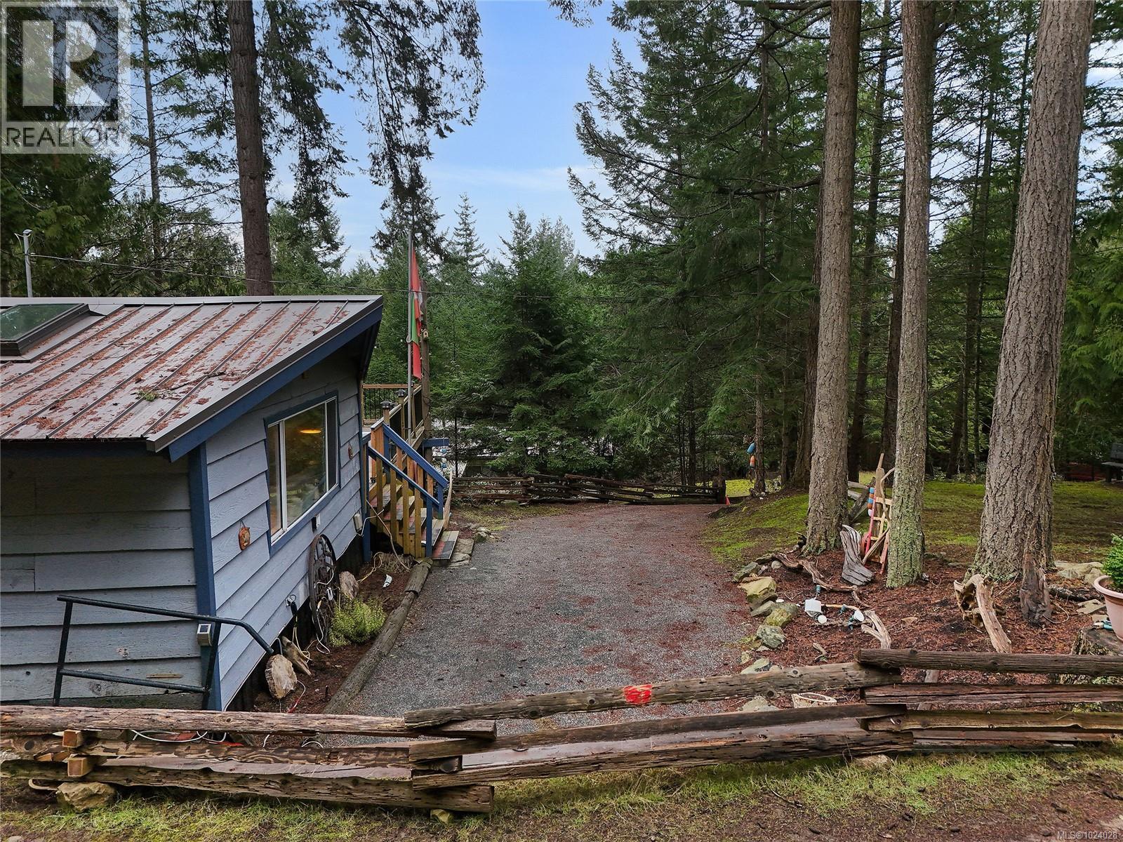 493 Abbott Rd, Mayne Island, British Columbia  V0N 2J1 - Photo 10 - 1024028