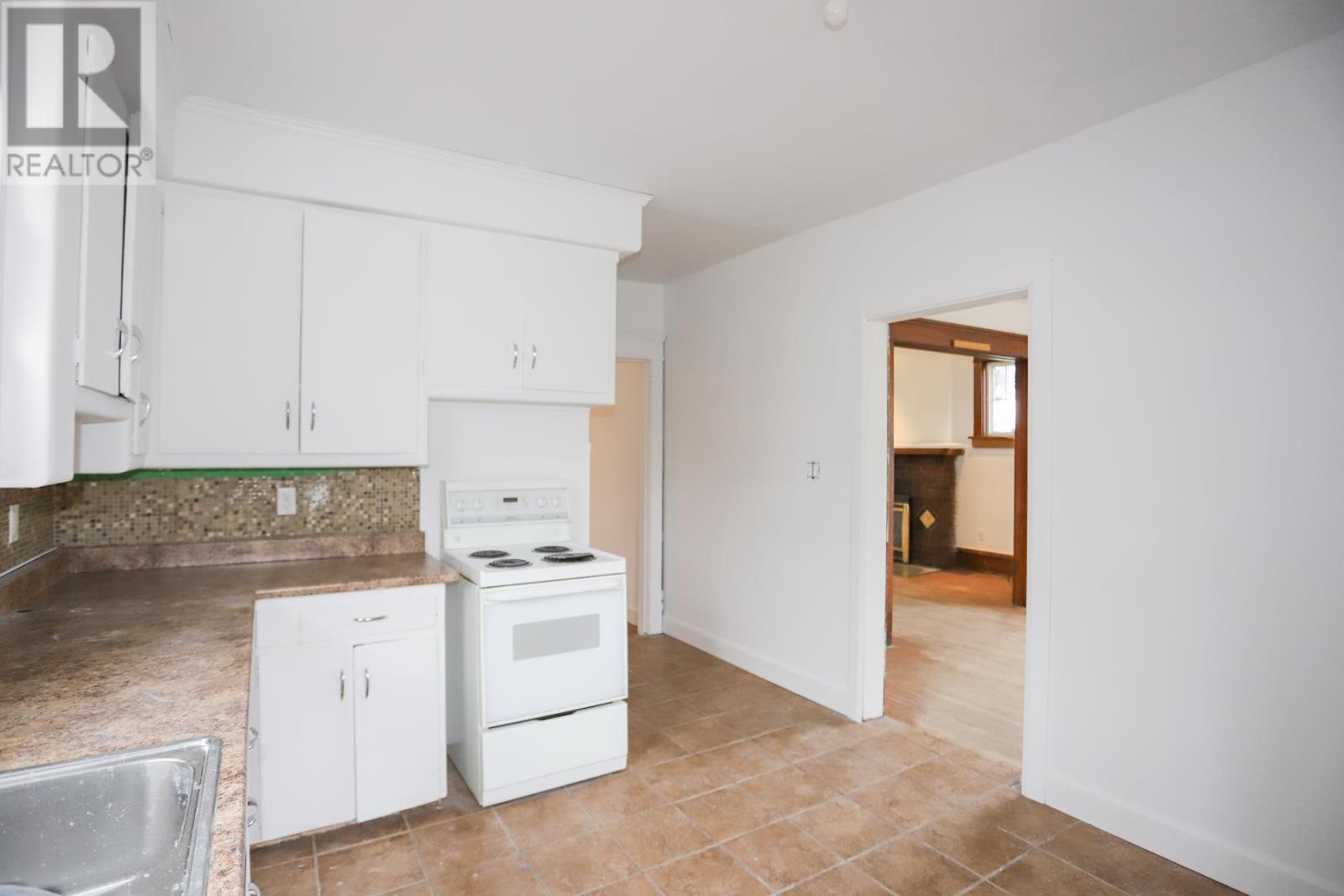 364 Albert St, Sault Ste. Marie, Ontario  P6A 1B7 - Photo 15 - SM260228