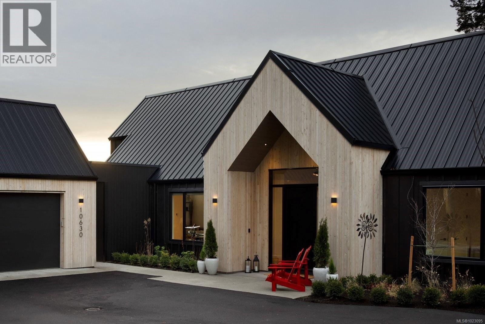 10630 Derrick Rd, North Saanich, British Columbia  V8L 5M8 - Photo 3 - 1023095