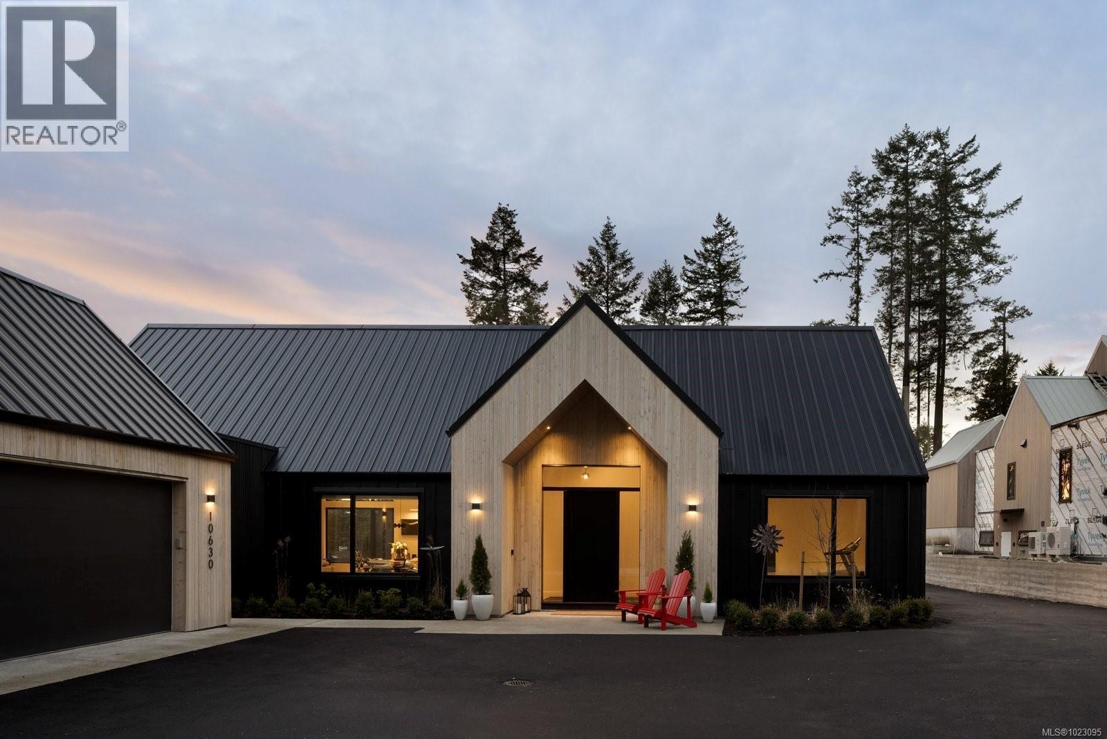 10630 Derrick Rd, North Saanich, British Columbia  V8L 5M8 - Photo 2 - 1023095