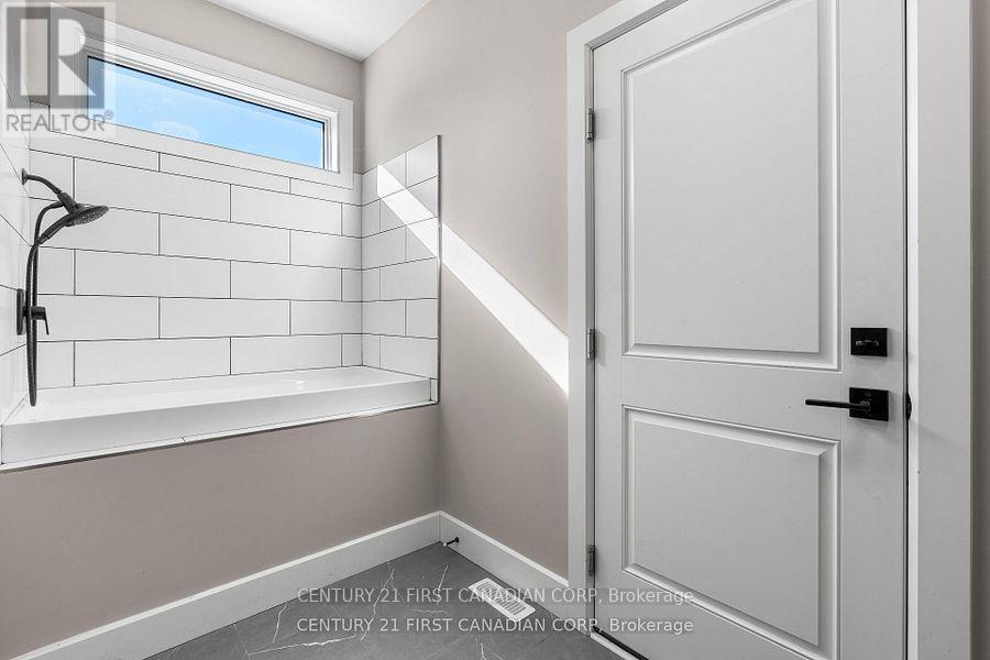 128 Scotts Drive, Lucan Biddulph, Ontario  N0M 2J0 - Photo 26 - X12762614