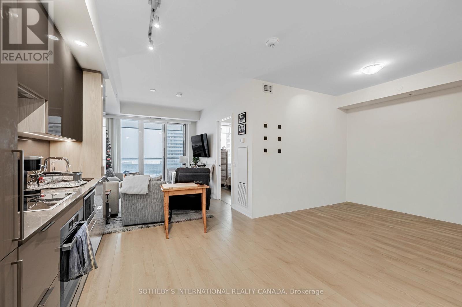 1910 - 28 FREELAND STREET, Toronto, Ontario