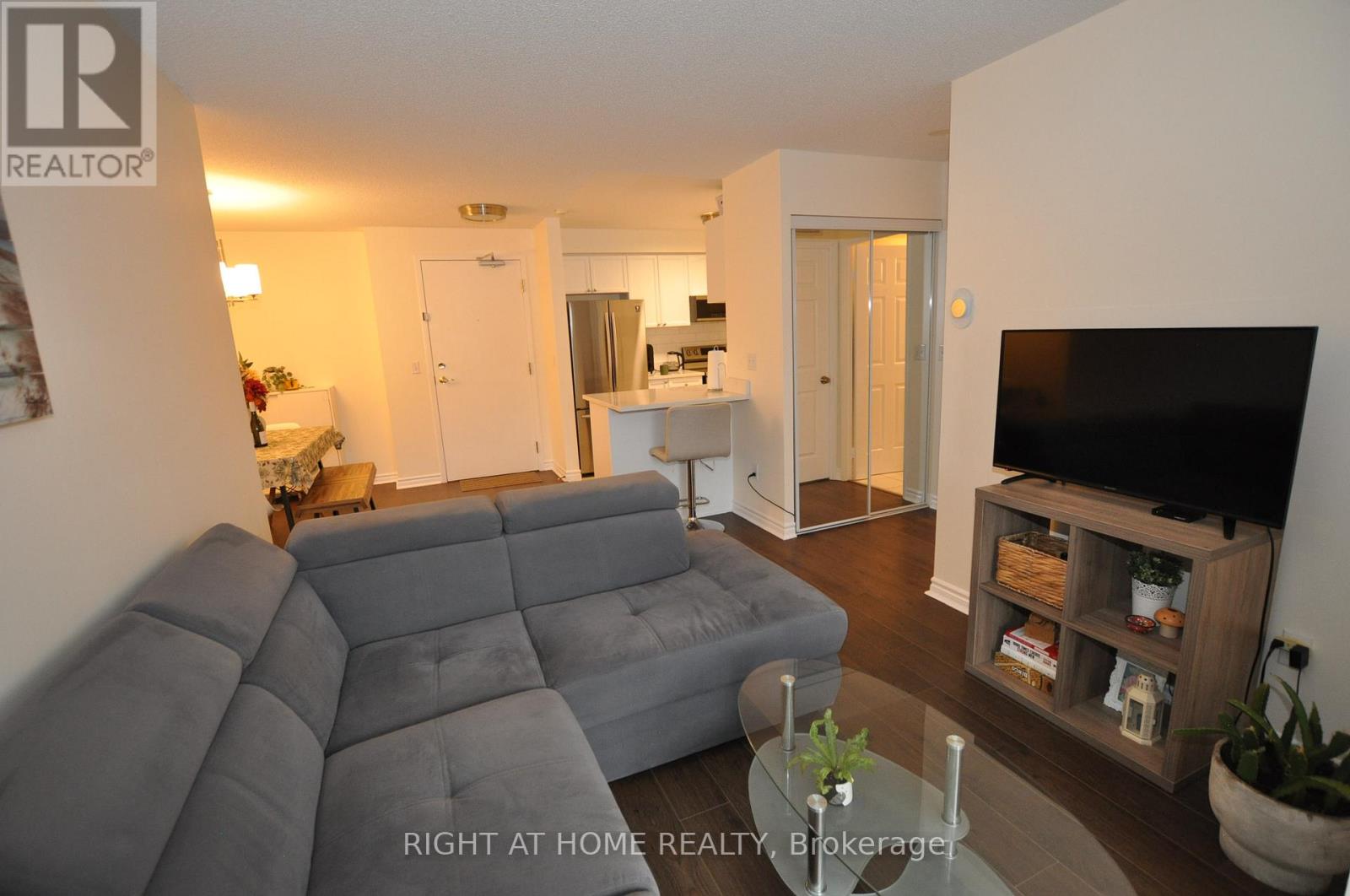 308 - 2300 Parkhaven Boulevard, Oakville, Ontario  L6H 6V9 - Photo 9 - W12751372