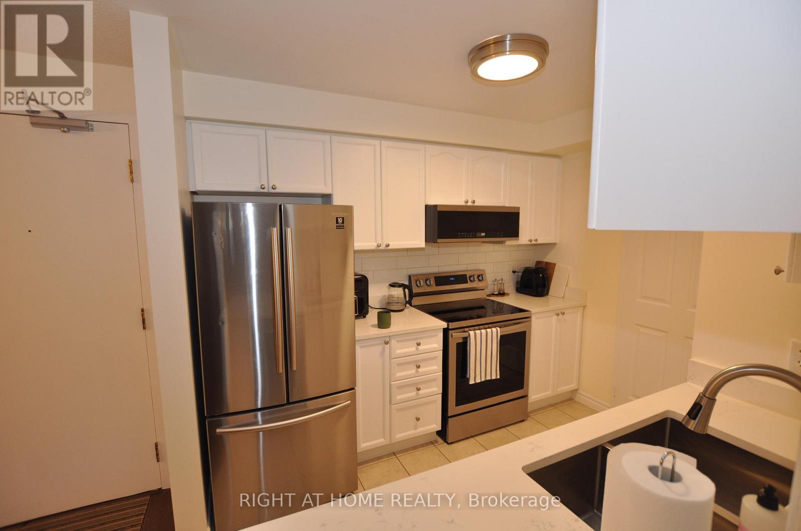 308 - 2300 Parkhaven Boulevard, Oakville, Ontario  L6H 6V9 - Photo 8 - W12751372