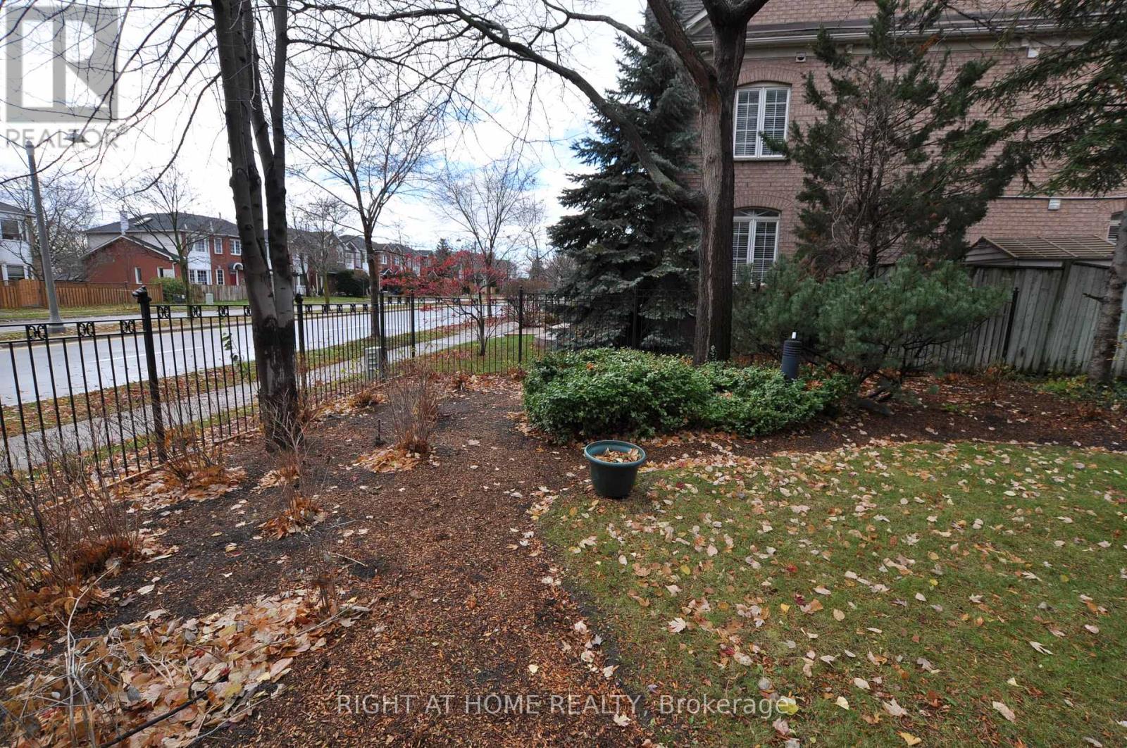 308 - 2300 Parkhaven Boulevard, Oakville, Ontario  L6H 6V9 - Photo 31 - W12751372