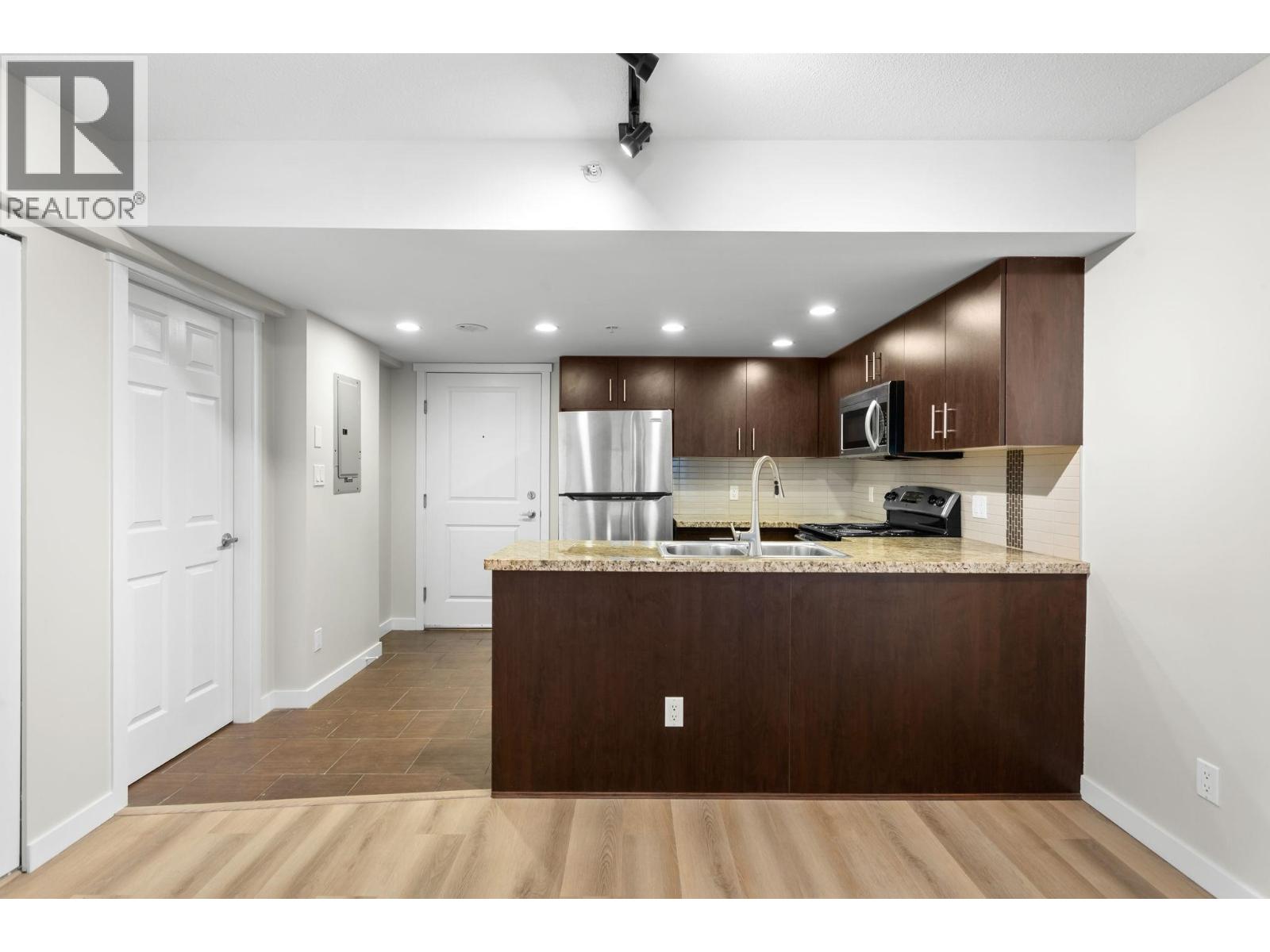 303 200 Keary Street, New Westminster, British Columbia  V3L 0A6 - Photo 14 - R3087001