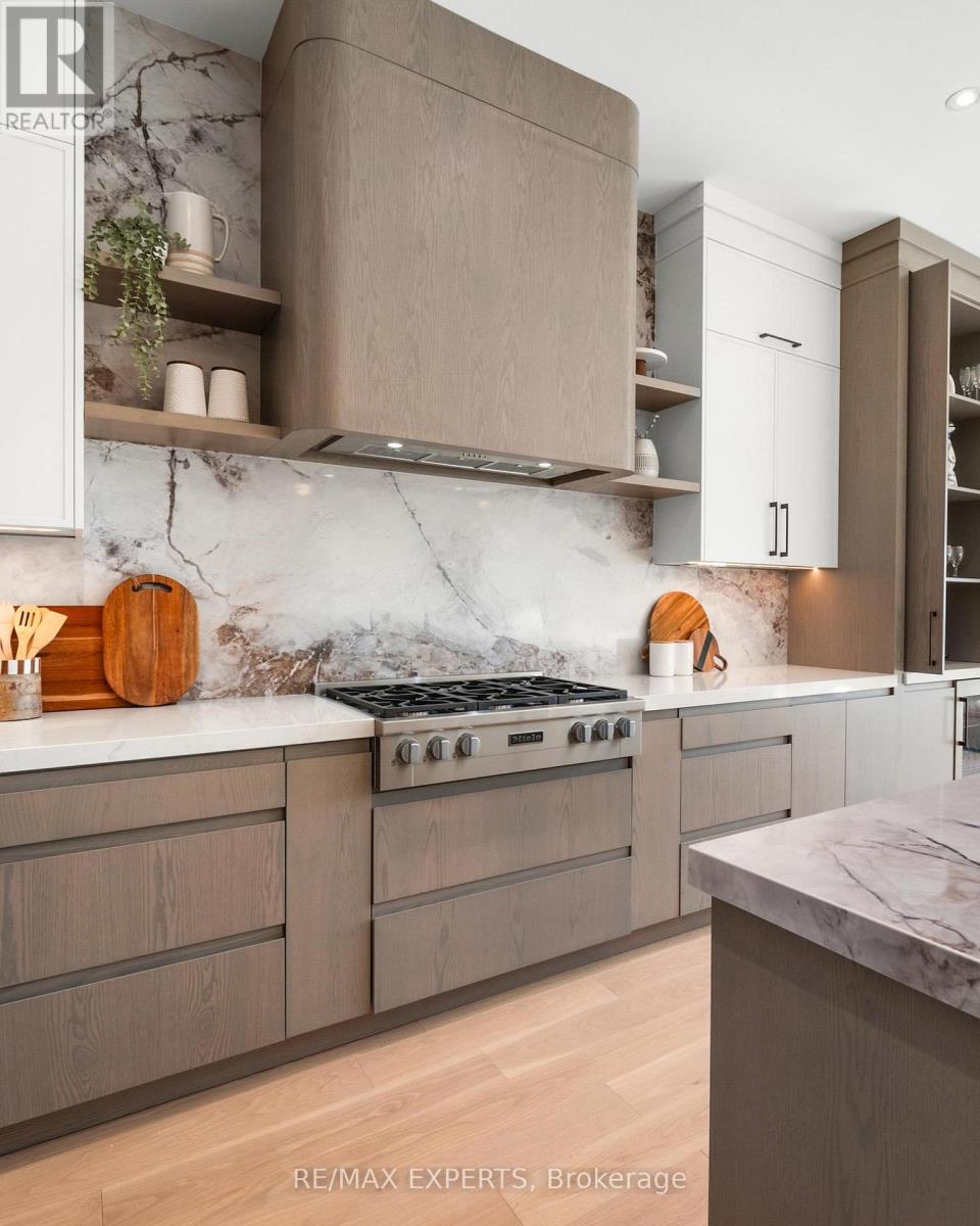 15 Holland Park Avenue, Toronto, Ontario  M6C 1M2 - Photo 14 - C12762610