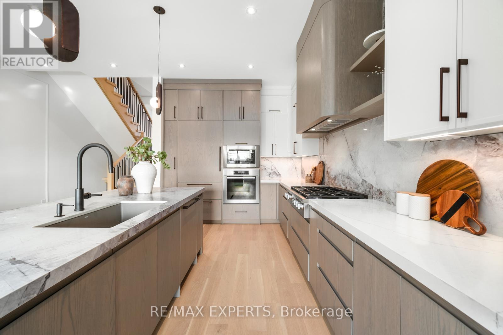 15 Holland Park Avenue, Toronto, Ontario  M6C 1M2 - Photo 15 - C12762610