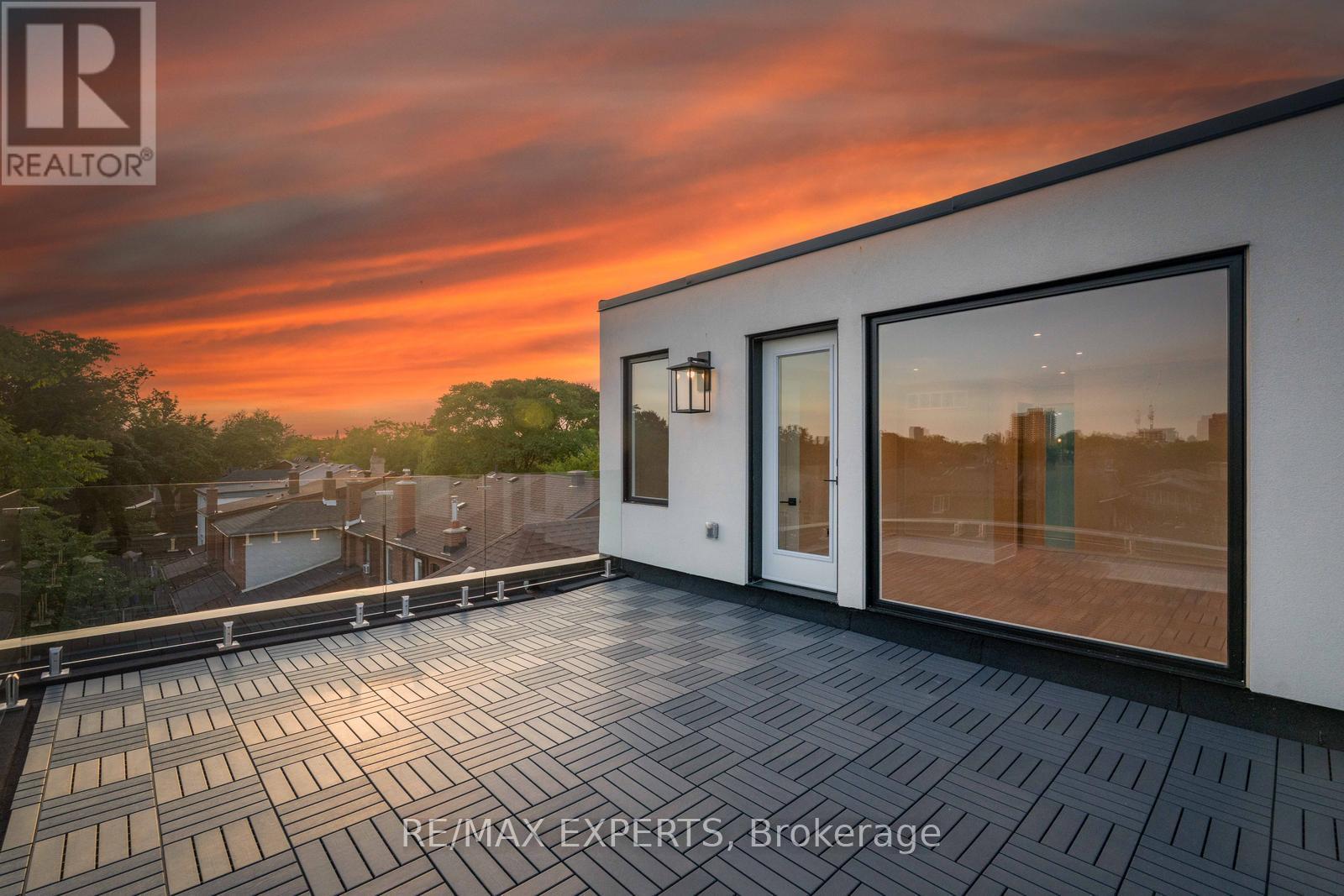 15 Holland Park Avenue, Toronto, Ontario  M6C 1M2 - Photo 40 - C12762610