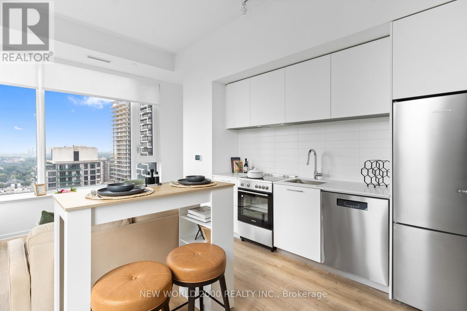 2812 - 101 Roehampton Avenue, Toronto, Ontario  M4P 2W2 - Photo 2 - C12762664