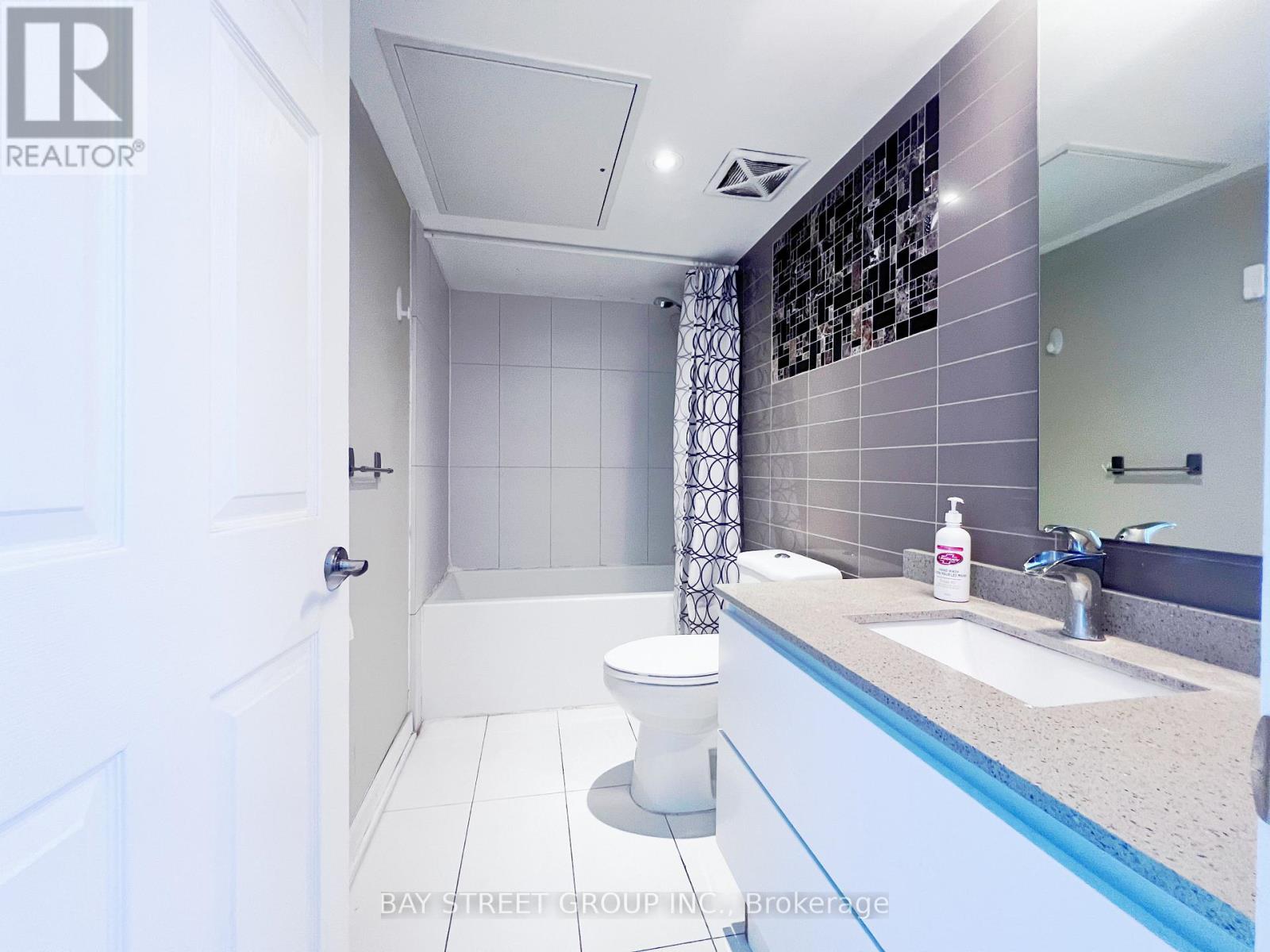 4505 - 85 Queens Wharf Road, Toronto, Ontario  M5V 0J9 - Photo 5 - C12762680