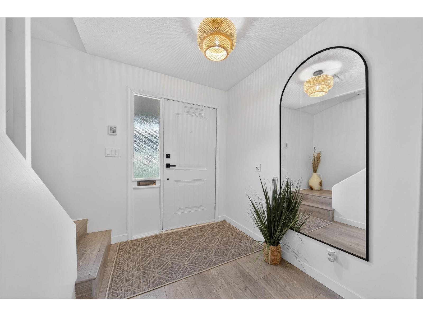 32534 14 Avenue, Mission, British Columbia  V2V 2N9 - Photo 3 - R3086937