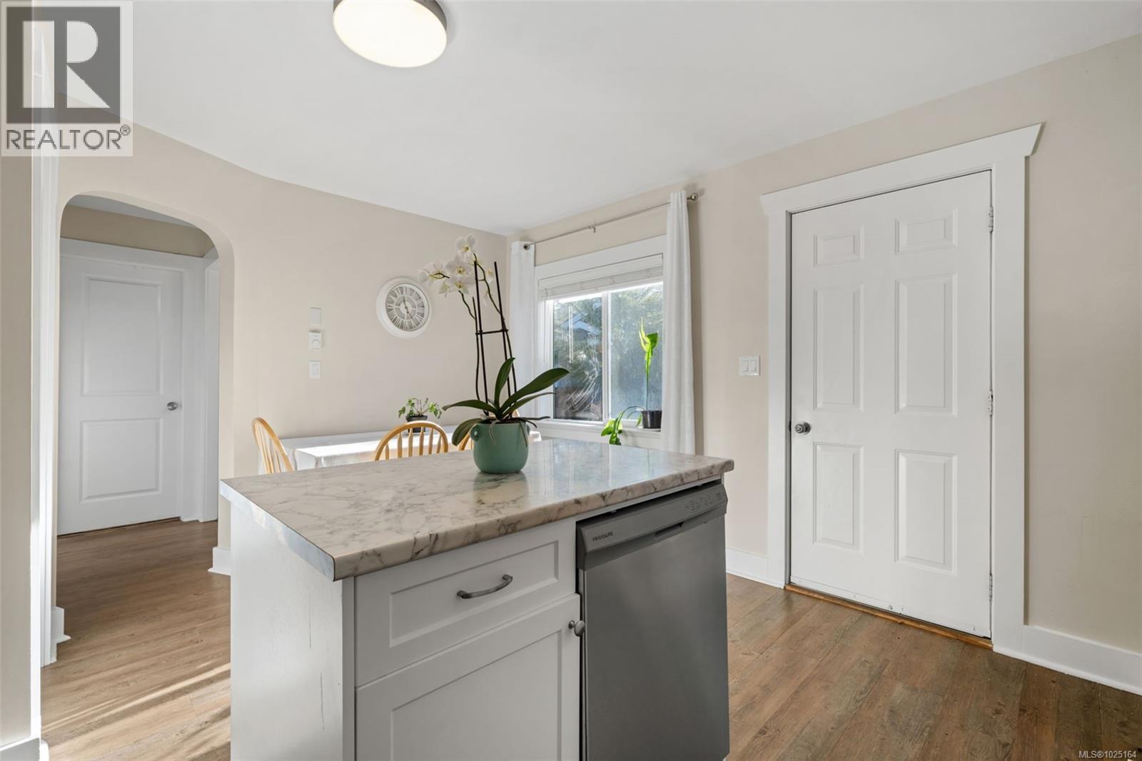 1123 Reynolds Rd, Saanich, British Columbia  V8P 2K5 - Photo 11 - 1025164