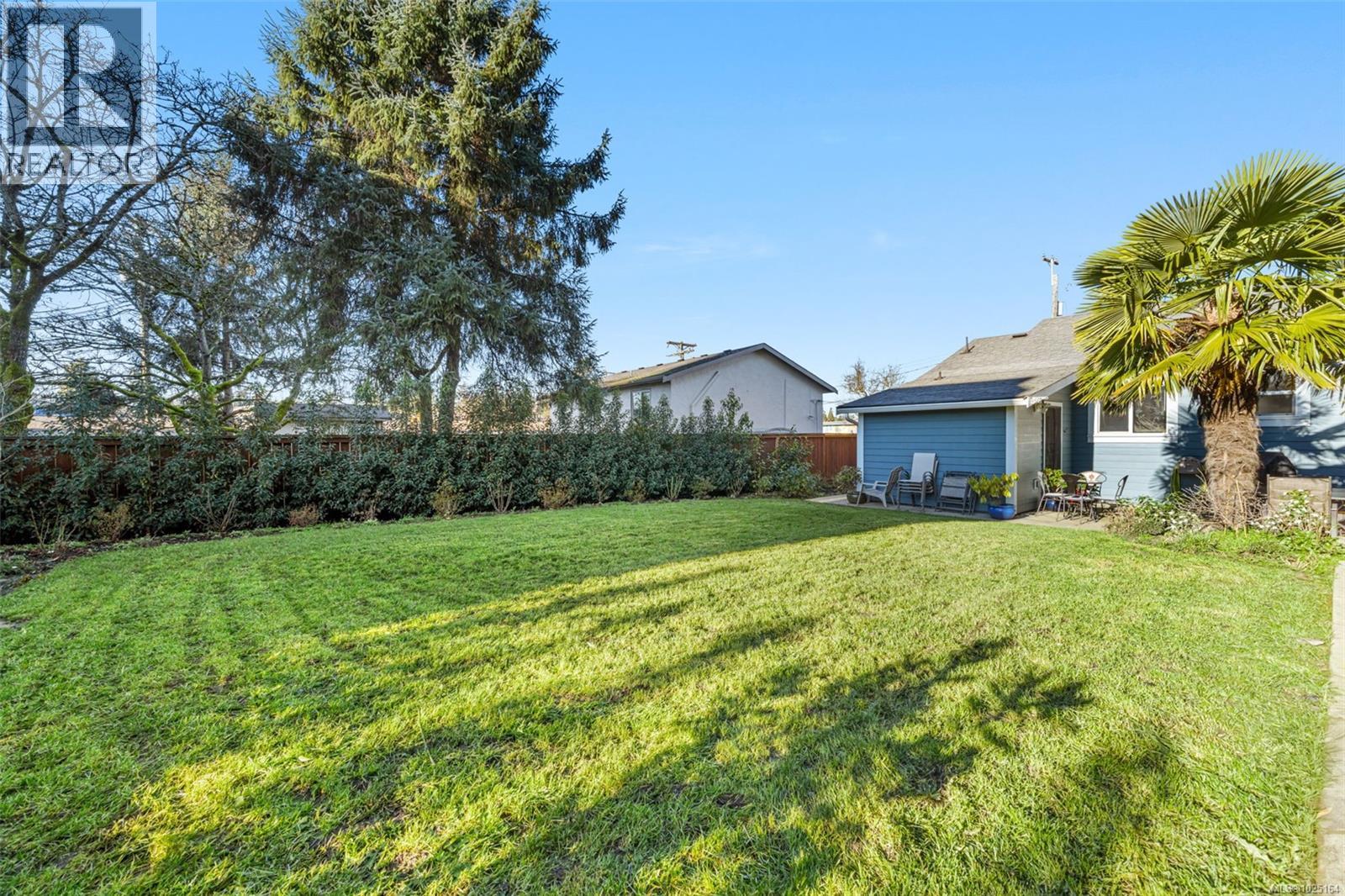 1123 Reynolds Rd, Saanich, British Columbia  V8P 2K5 - Photo 39 - 1025164