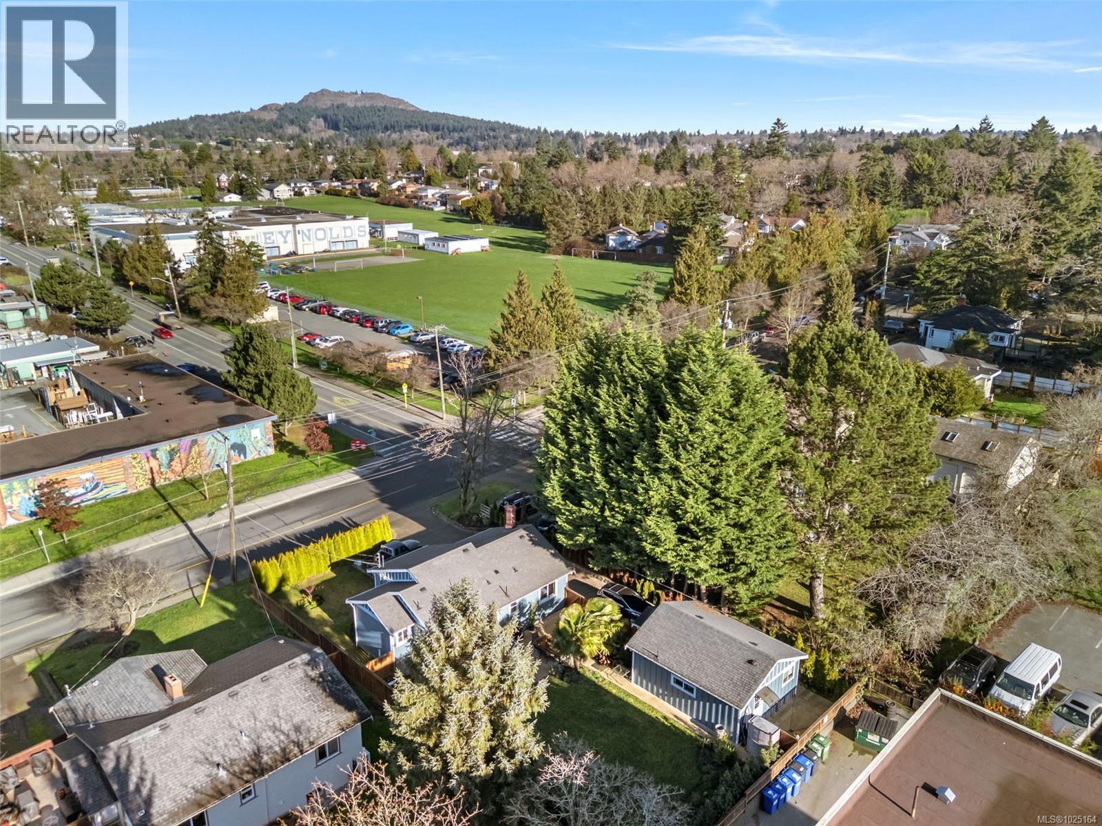 1123 Reynolds Rd, Saanich, British Columbia  V8P 2K5 - Photo 42 - 1025164