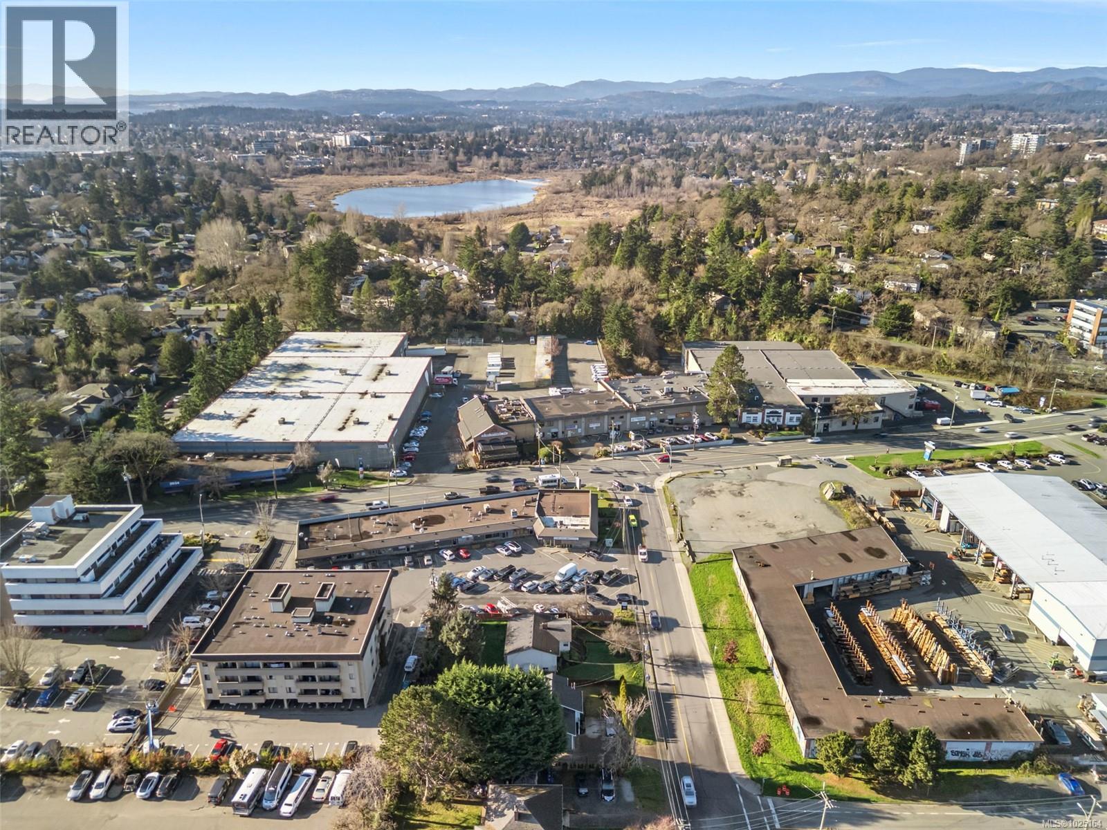 1123 Reynolds Rd, Saanich, British Columbia  V8P 2K5 - Photo 43 - 1025164