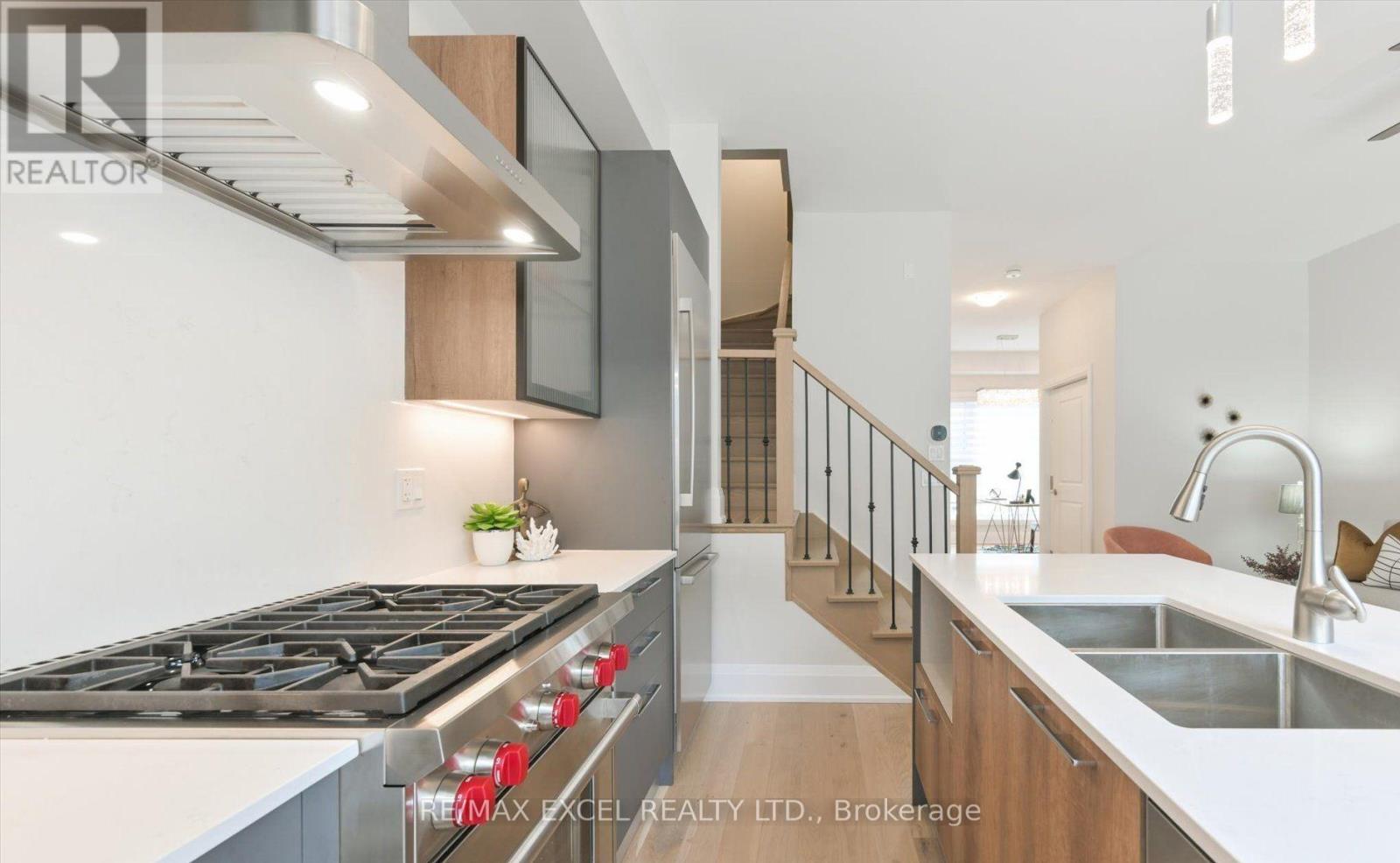 889 Clark Avenue W, Vaughan, Ontario  L4J 0K6 - Photo 4 - N12762642