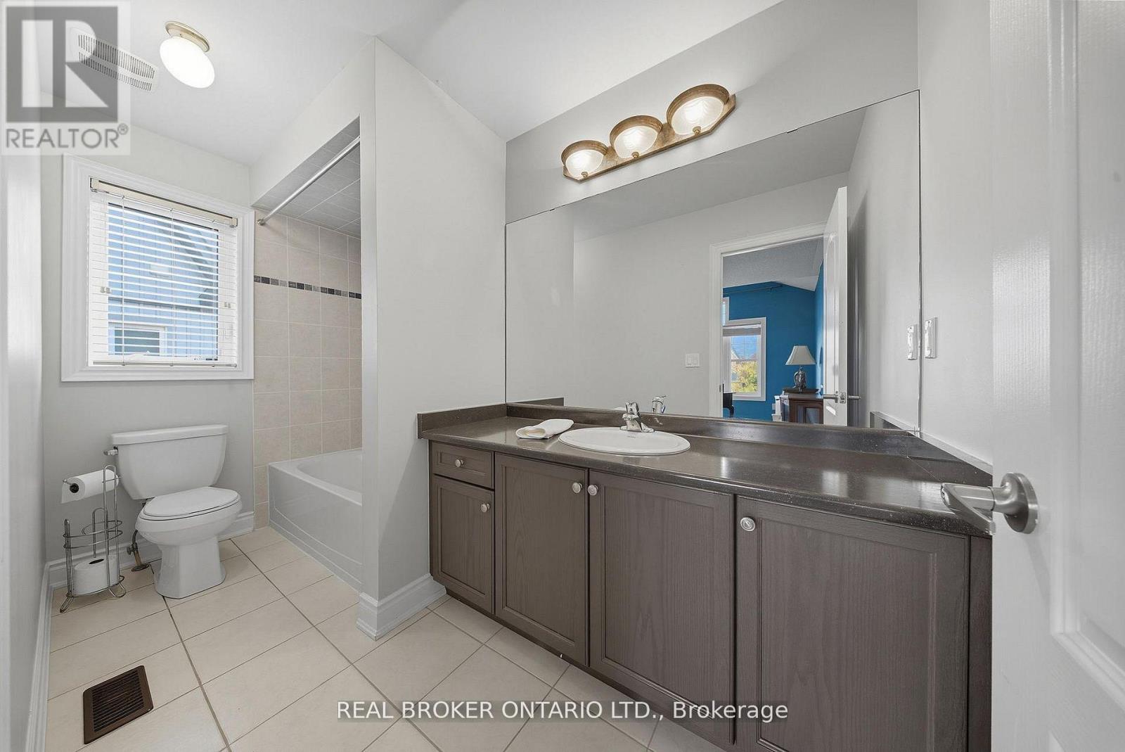 203 Gold Park Gate, Essa, Ontario  L3W 0B5 - Photo 26 - N12762654