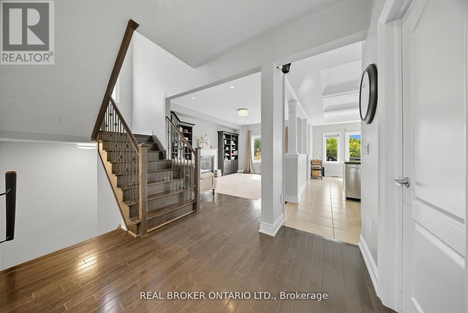 203 Gold Park Gate, Essa, Ontario  L3W 0B5 - Photo 6 - N12762654