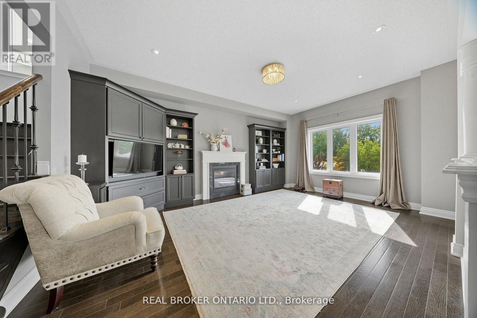 203 Gold Park Gate, Essa, Ontario  L3W 0B5 - Photo 7 - N12762654