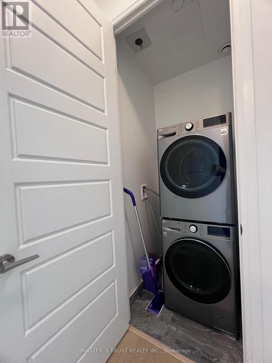 Rg06 - 25 Water  Walk Drive, Markham, Ontario  L3R 1L5 - Photo 4 - N12762716