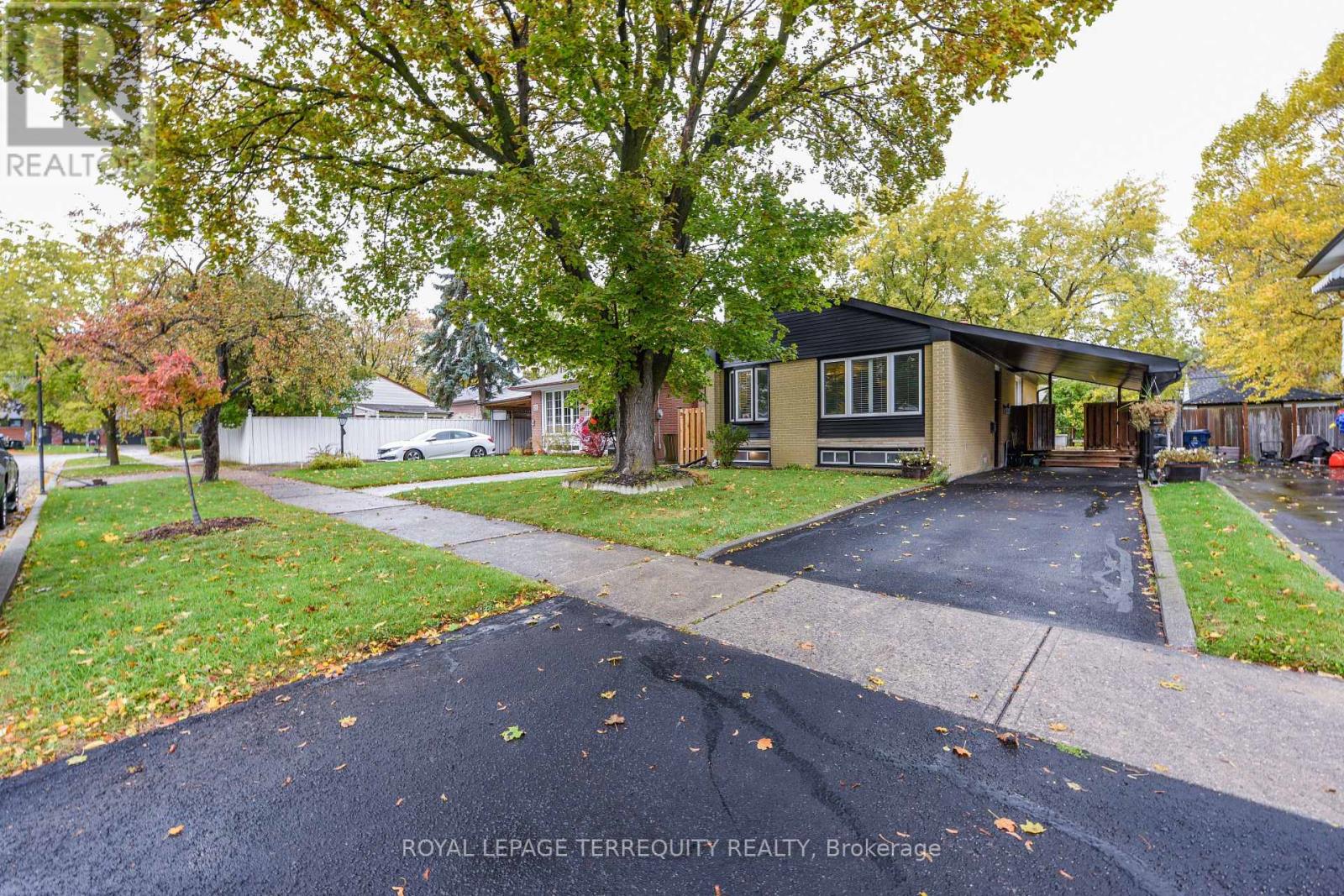 20 Hallow Crescent, Toronto, Ontario  M9W 2V9 - Photo 10 - W12762630