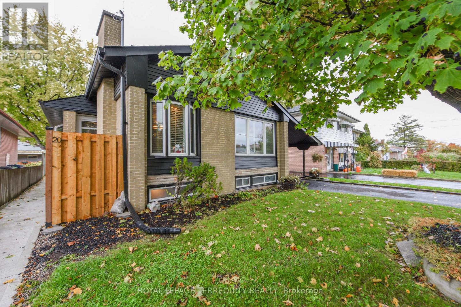 20 Hallow Crescent, Toronto, Ontario  M9W 2V9 - Photo 3 - W12762630