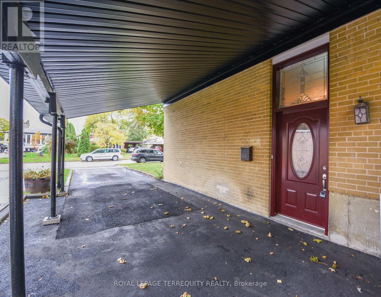 20 Hallow Crescent, Toronto, Ontario  M9W 2V9 - Photo 4 - W12762630