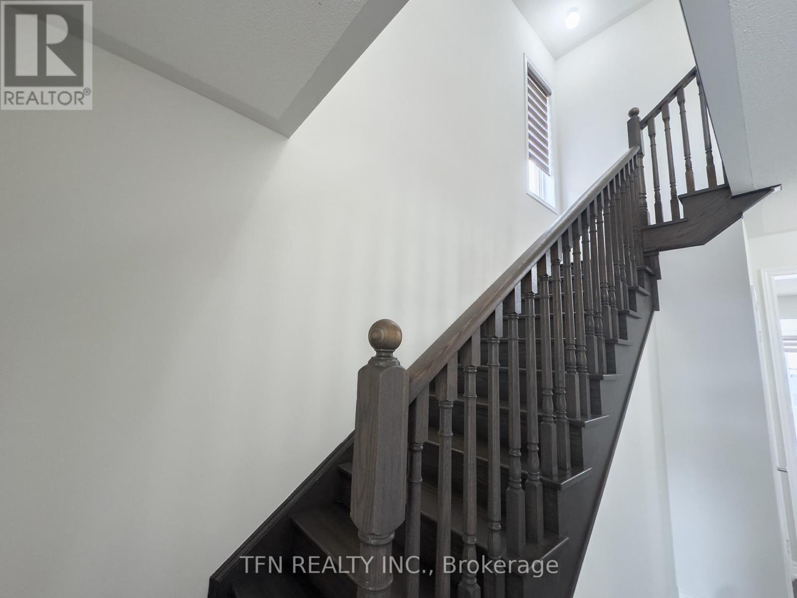 48 Boathouse Road N, Brampton, Ontario  L7A 5B7 - Photo 6 - W12762692